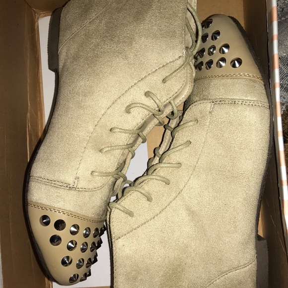 Forever 21 beige suede studded ankle booties - Picture 3 of 4